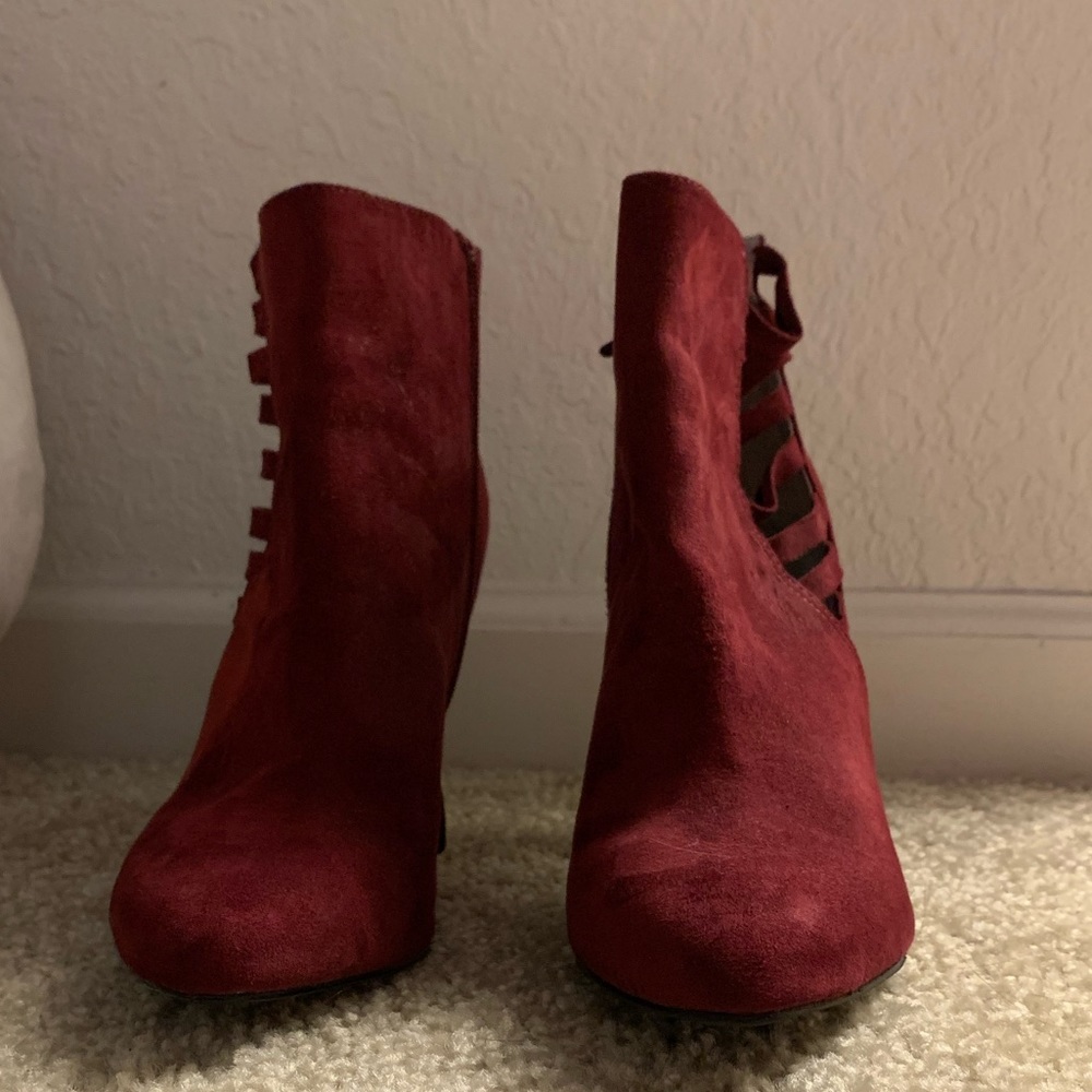 Women’s Katie & Kelly heeled booties shoes size 9